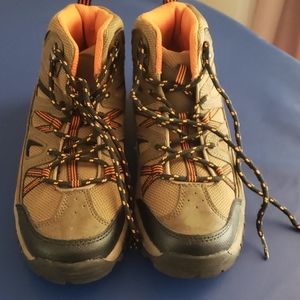 Boys Cherokee Hiking Boots - Size 4- Excellent